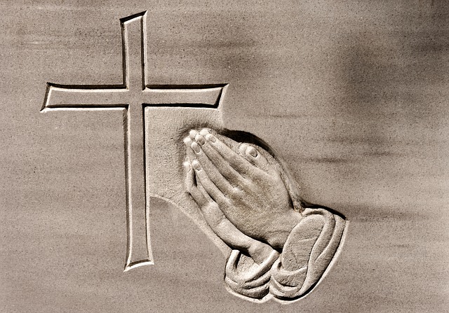 praying-hands-2331878_640